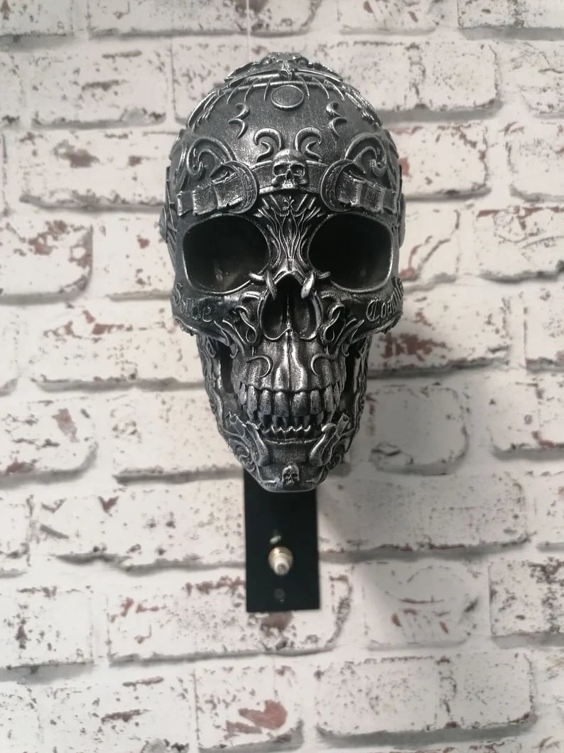 🏴☠️Motorcycle helmet and jacket skull holder🎁