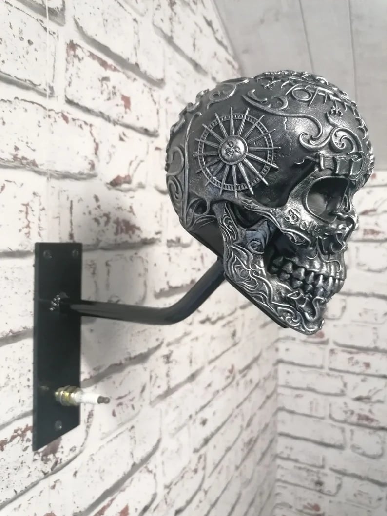 🏴☠️Motorcycle helmet and jacket skull holder🎁