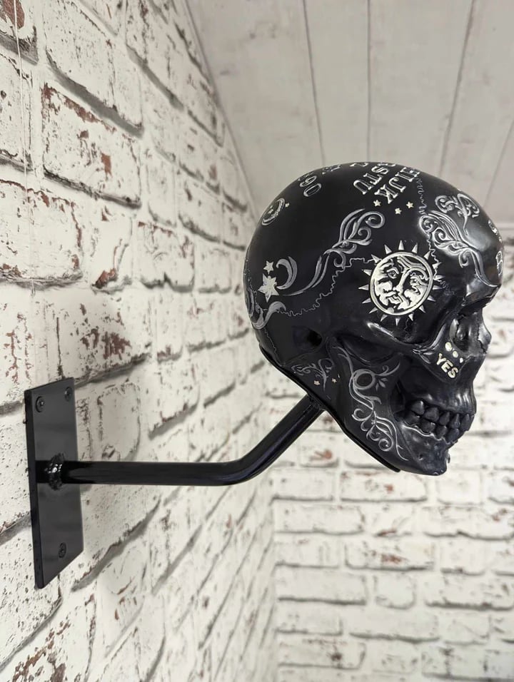 🏴☠️Motorcycle helmet and jacket skull holder🎁