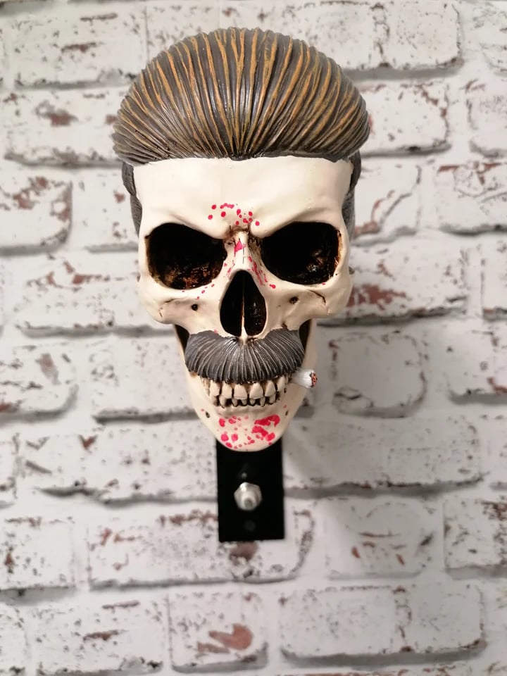 🏴☠️Motorcycle helmet and jacket skull holder🎁