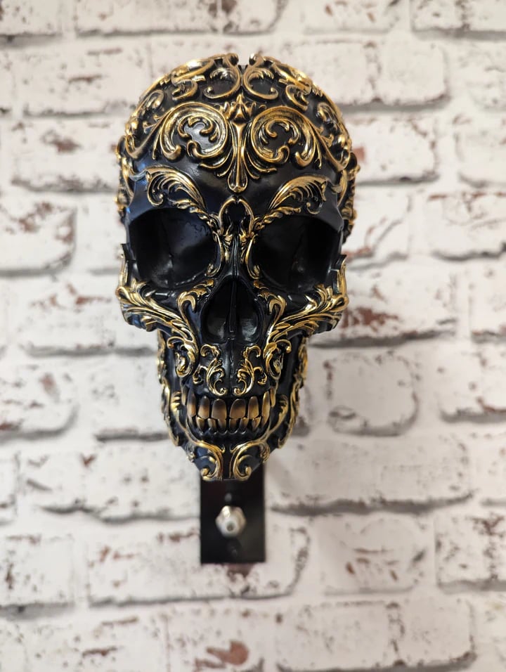 🏴☠️Motorcycle helmet and jacket skull holder🎁