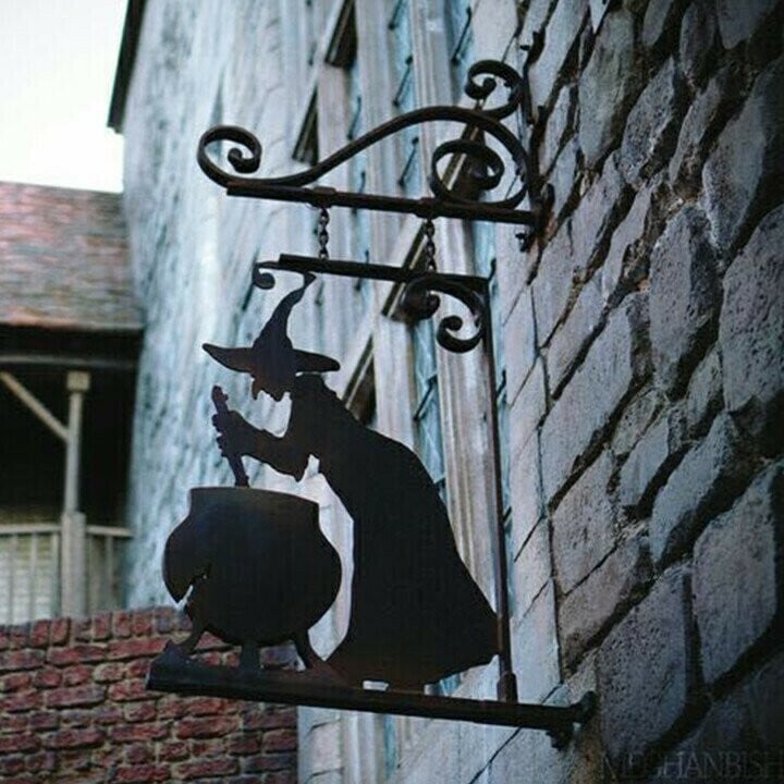 đ„BUY 2 SETS FREE SHIPPINGđ„Leaky Cauldron Metal Sign