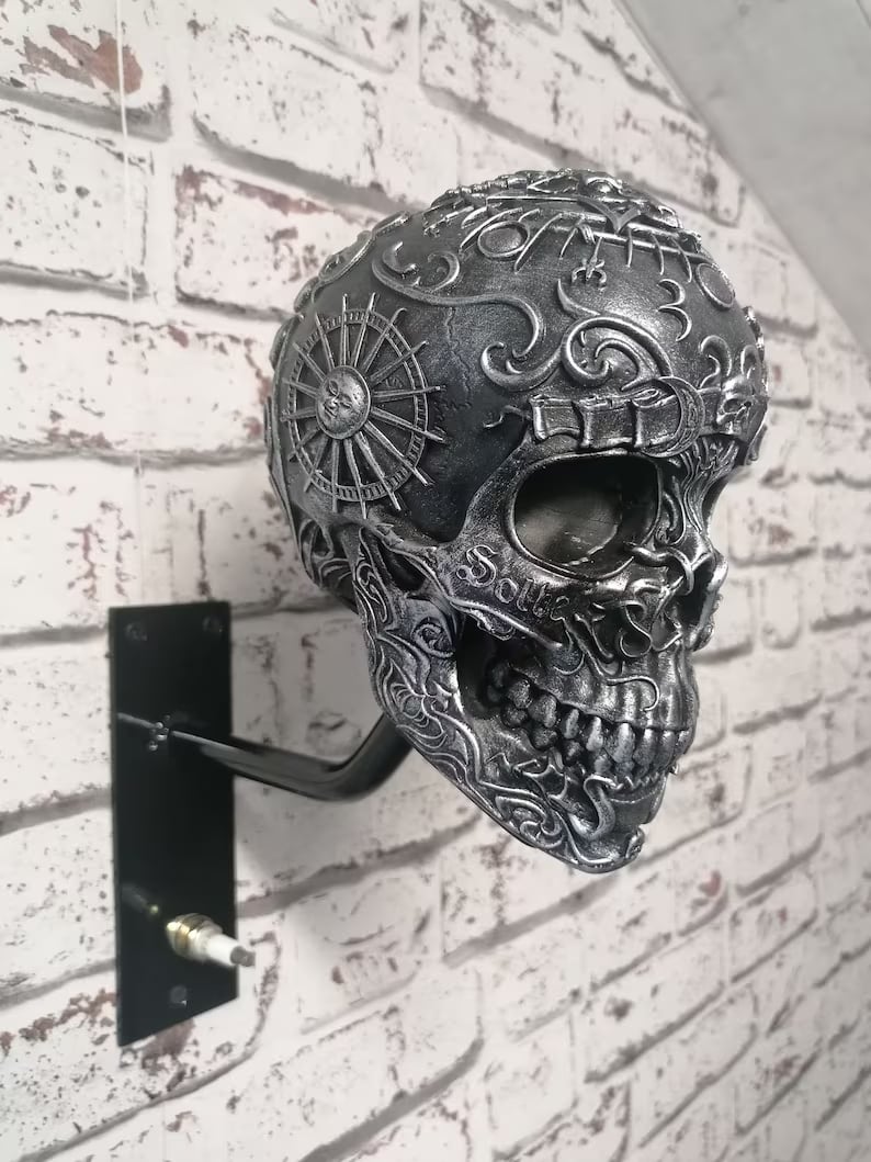 🏴☠️Motorcycle helmet and jacket skull holder🎁