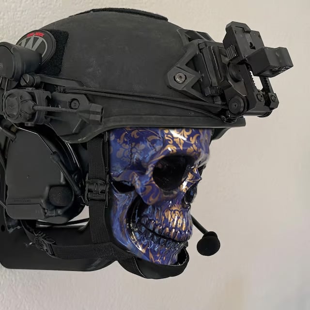 🏴☠️Motorcycle helmet and jacket skull holder🎁