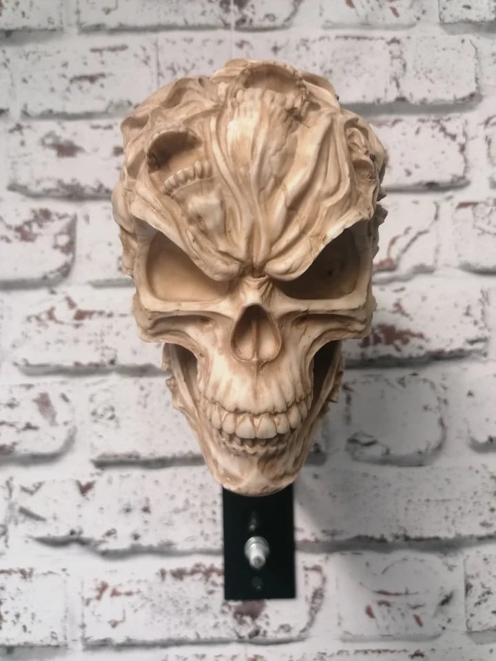 🏴☠️Motorcycle helmet and jacket skull holder🎁