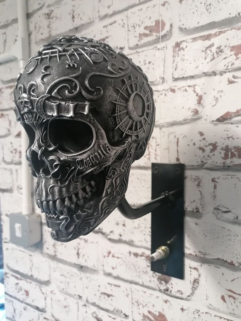🏴☠️Motorcycle helmet and jacket skull holder🎁