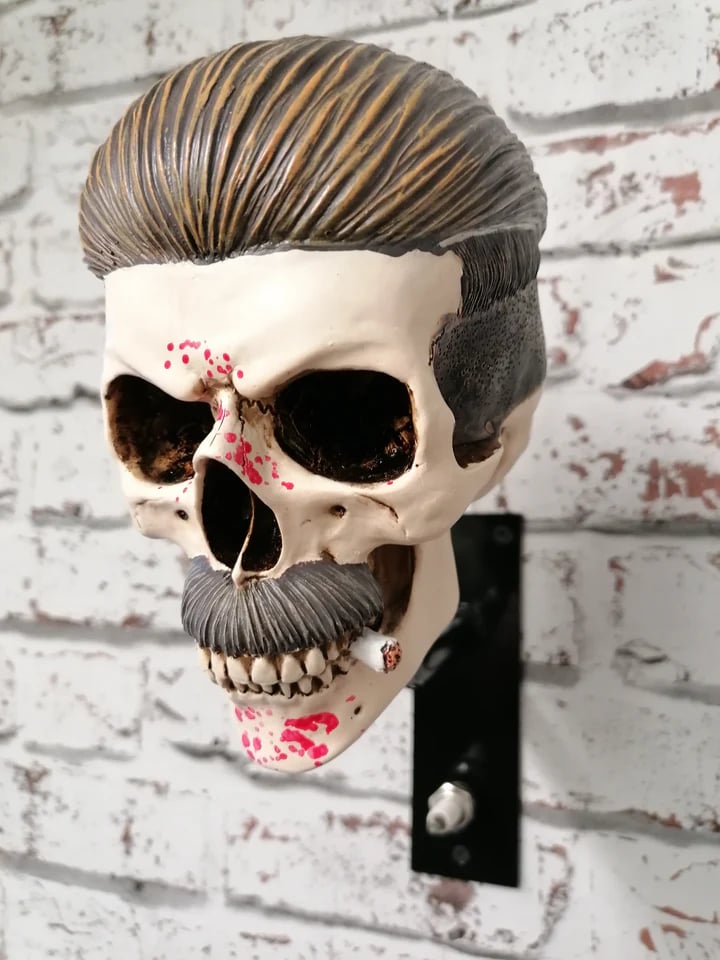 🏴☠️Motorcycle helmet and jacket skull holder🎁