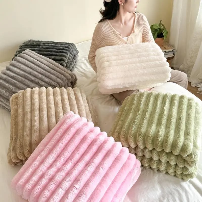 [🔥Final 24-hour Preferential Deal🔥]🎄Popular thickened rabbit plush nap blanket, flannel milk velvet cover blanket