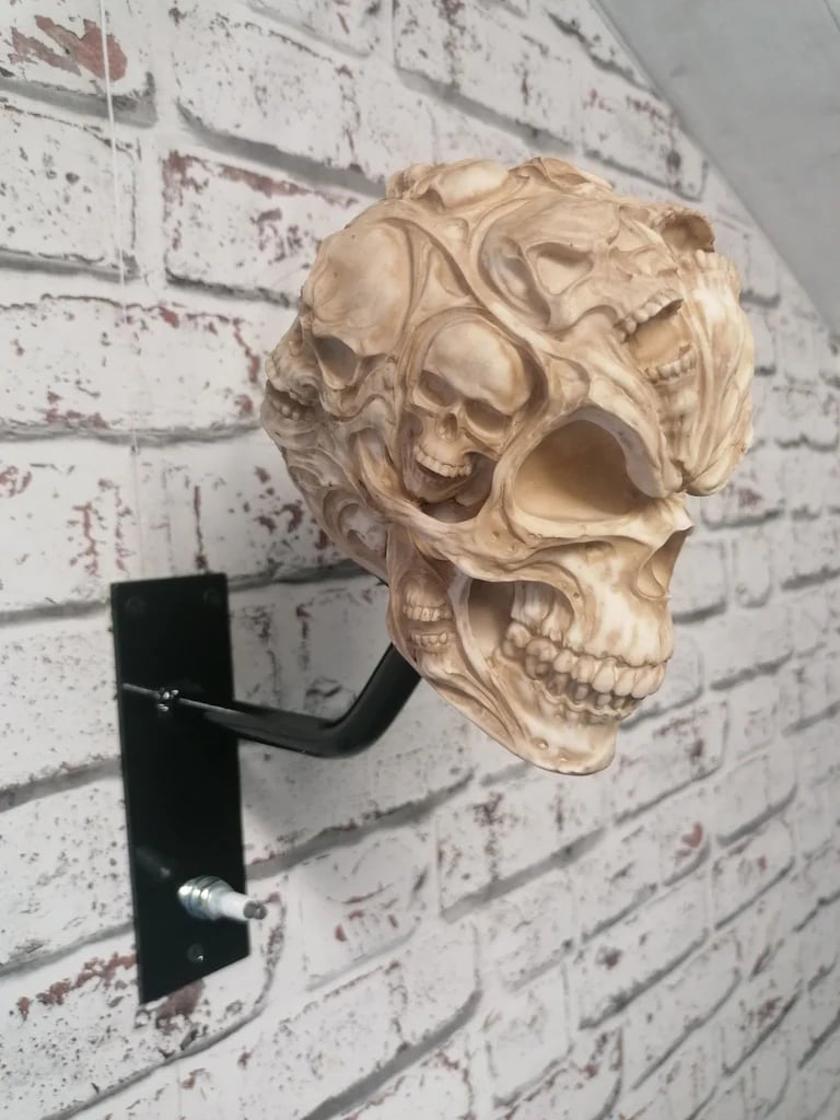 🏴‍☠️Motorcycle helmet and jacket skull holder🎁